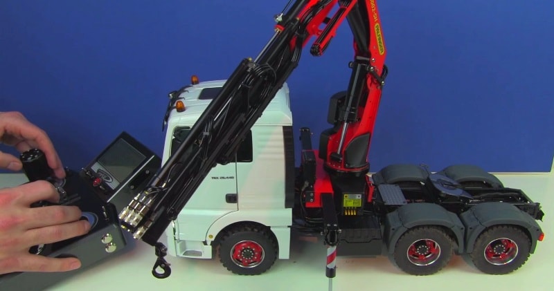 rc truck with crane