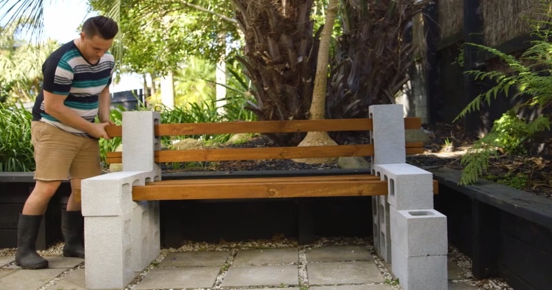 How To Make a DIY Garden Seat Without Nails Using Cinder 