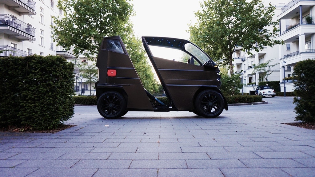 iEV X An Intelligent Electric Vehicle That Changes Its Size