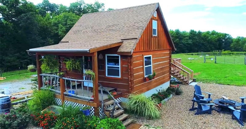 A True Off Grid Homesteading In A Pioneer Style Cabin