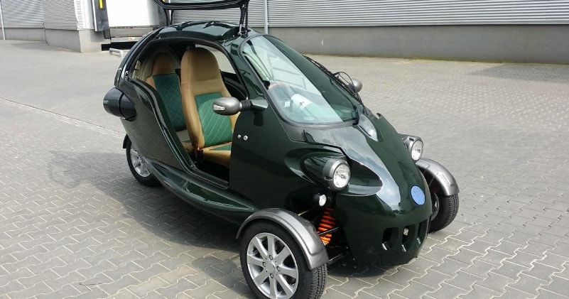 SAM Three-Wheeled Two-Person All-Electric Vehicle