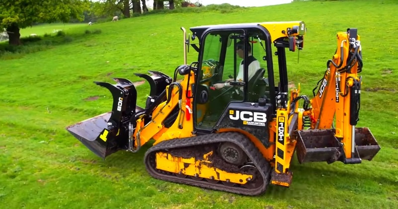 the-jcb-1cxt-tracked-backhoe-the-world-s-smallest-backhoe-viral-zone-24