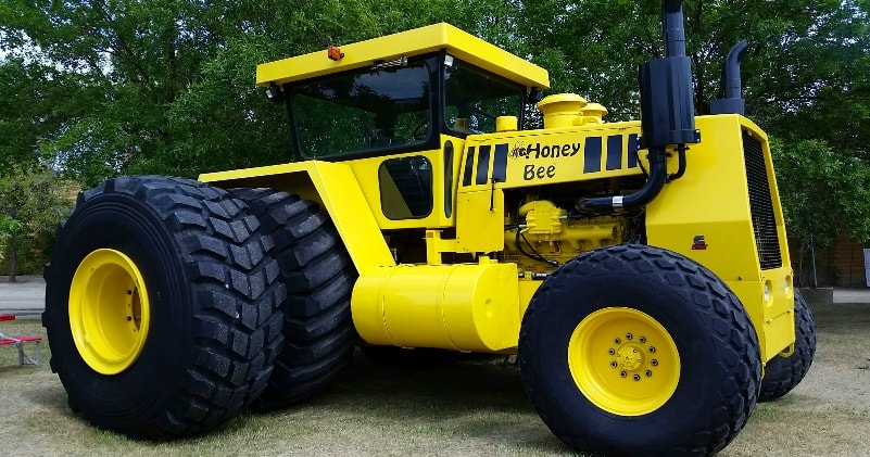 The Honey Bee – A 500 Horsepower 2WD Homemade Giant Tractor - VIRAL ZONE 24