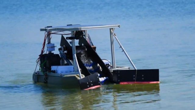 Meet Fred - Floating Robot to Eliminate Debris