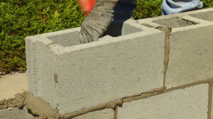 laying concrete blocks without mortar