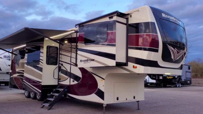 Riverstone 37FLTH Legacy Edition Luxury Fifth Wheel Toy Hauler Walk Through   G23brtg Min 1 681x383 