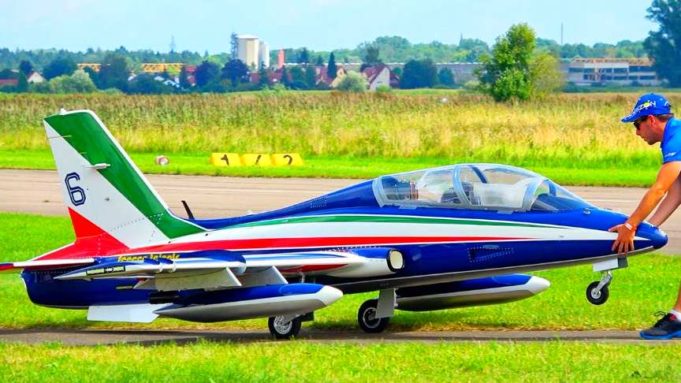 Giant RC 75kg BM-339 Aermacchi Turbine Jet Powered Airplane