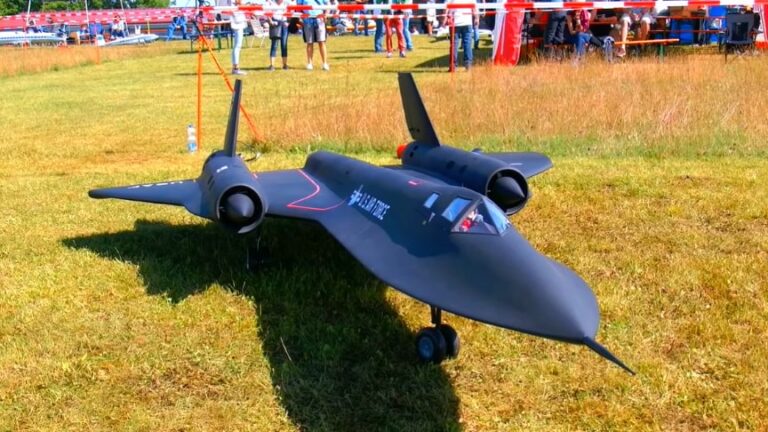 Giant $20k RC Model Lockheed SR-71 Blackbird