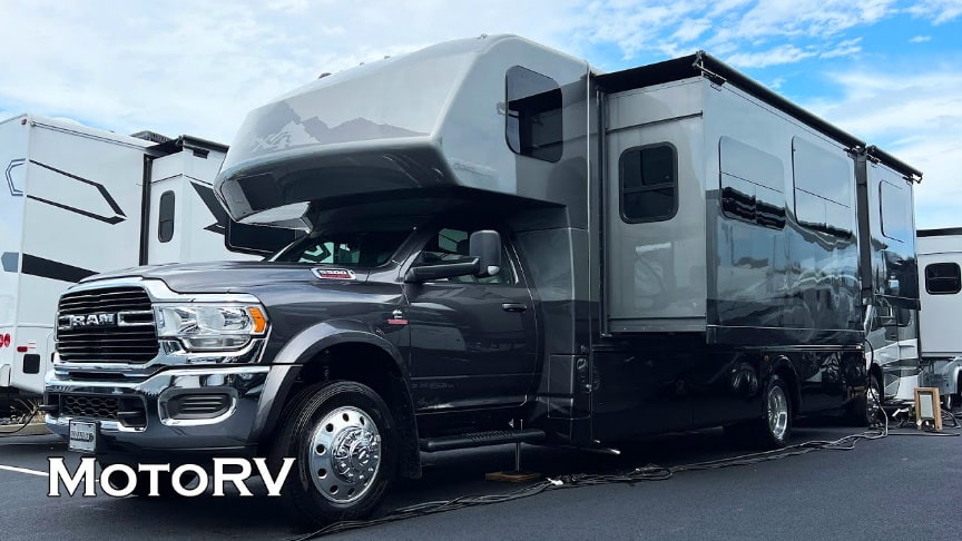 RAM 5500 Heavy Duty 4×4 Super C 2023 Dynamax Isata 5 Motorhome