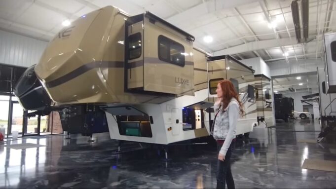 Front Living Luxe 44FL Elite 5th Wheel 2023