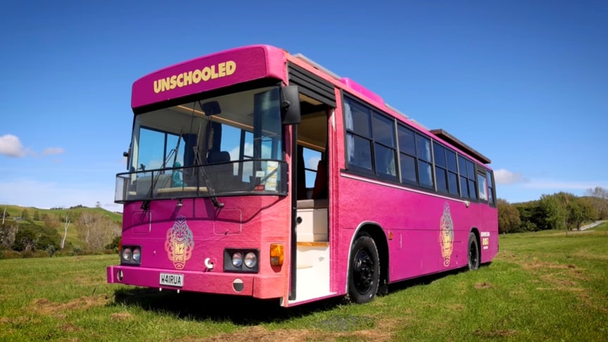 Musician’s Transformed House Bus Parked Up In An Amazing Community